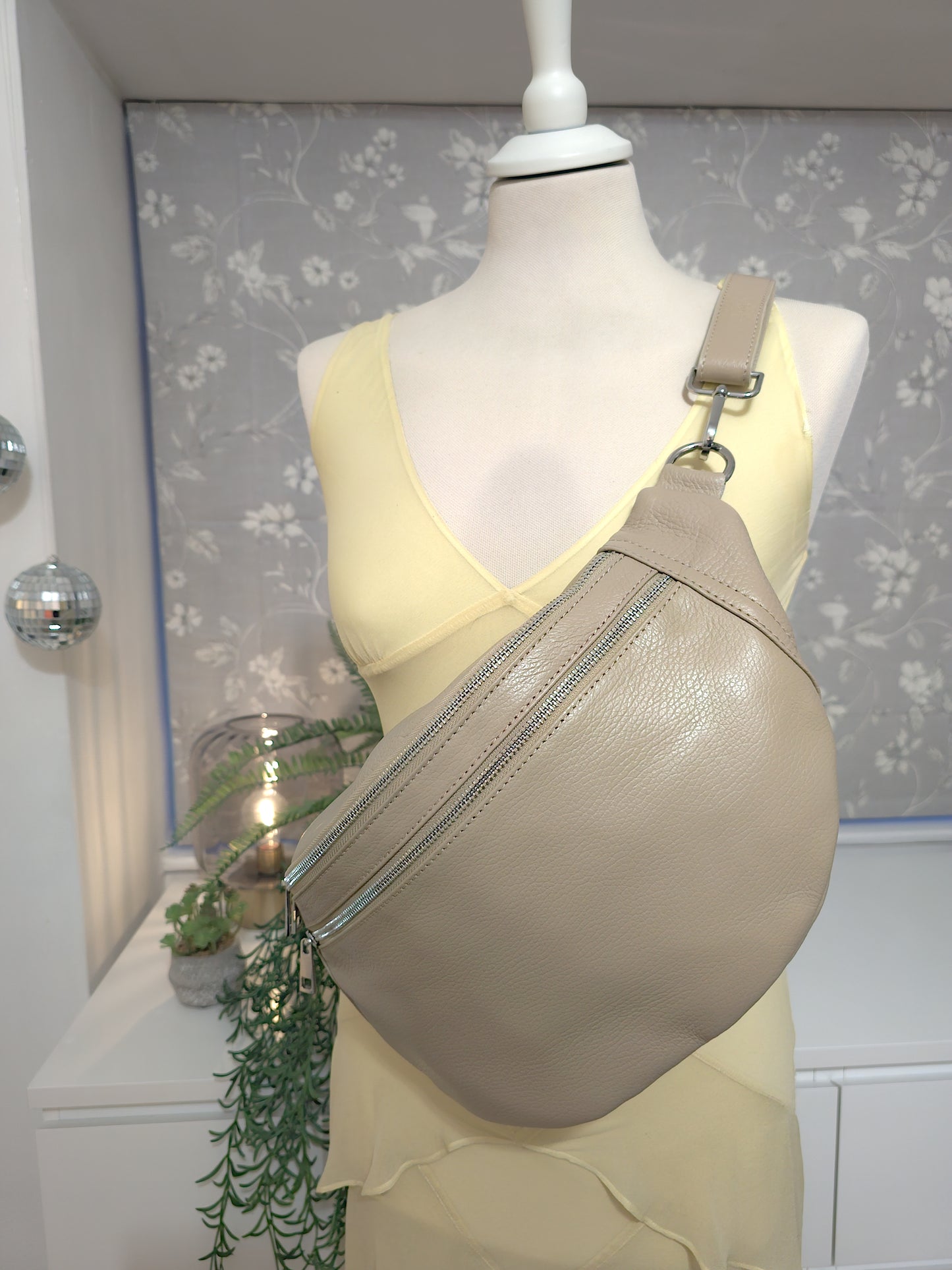 Medium crossbody bag