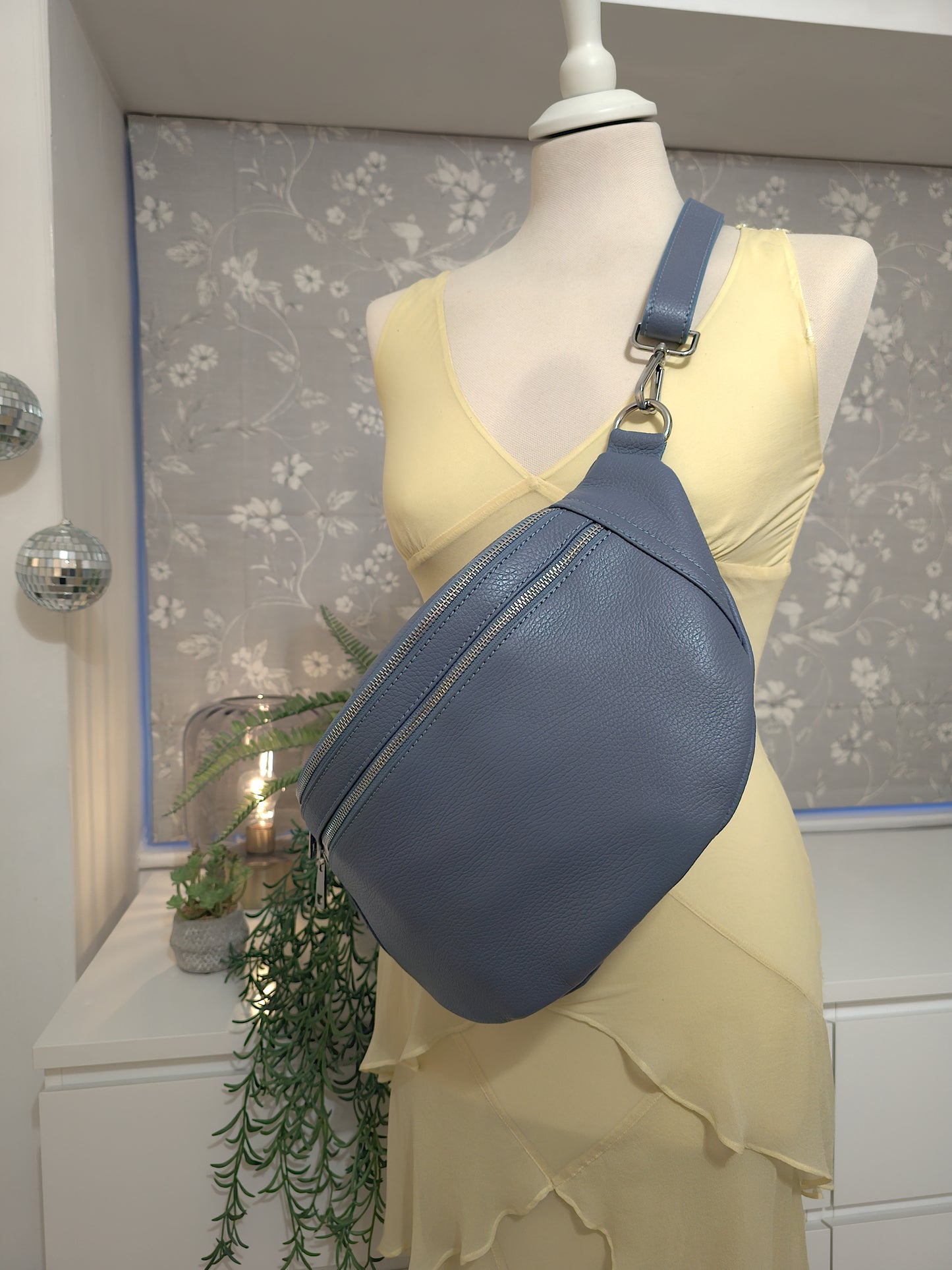 Medium crossbody bag