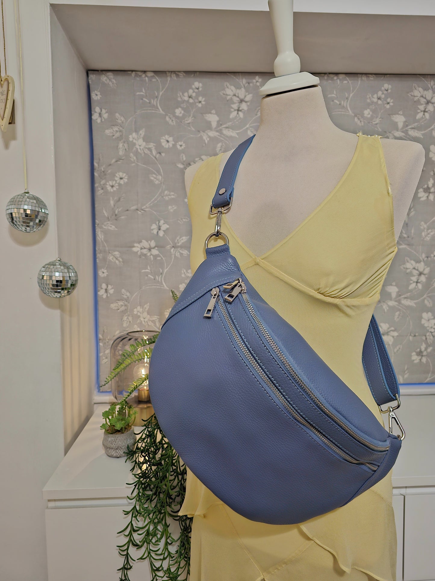 Medium crossbody bag