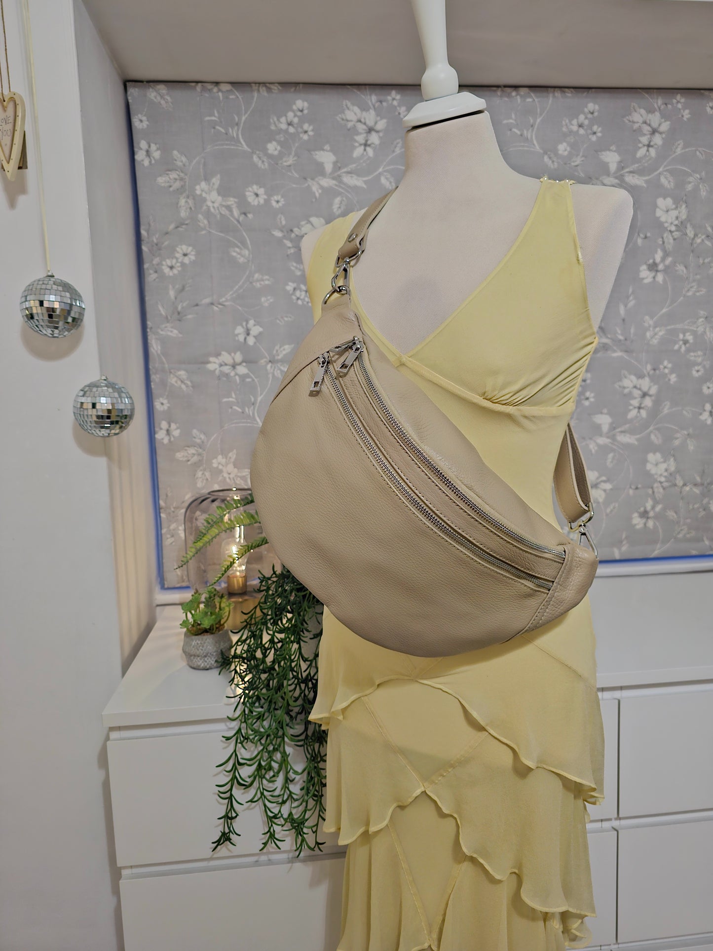 Medium crossbody bag