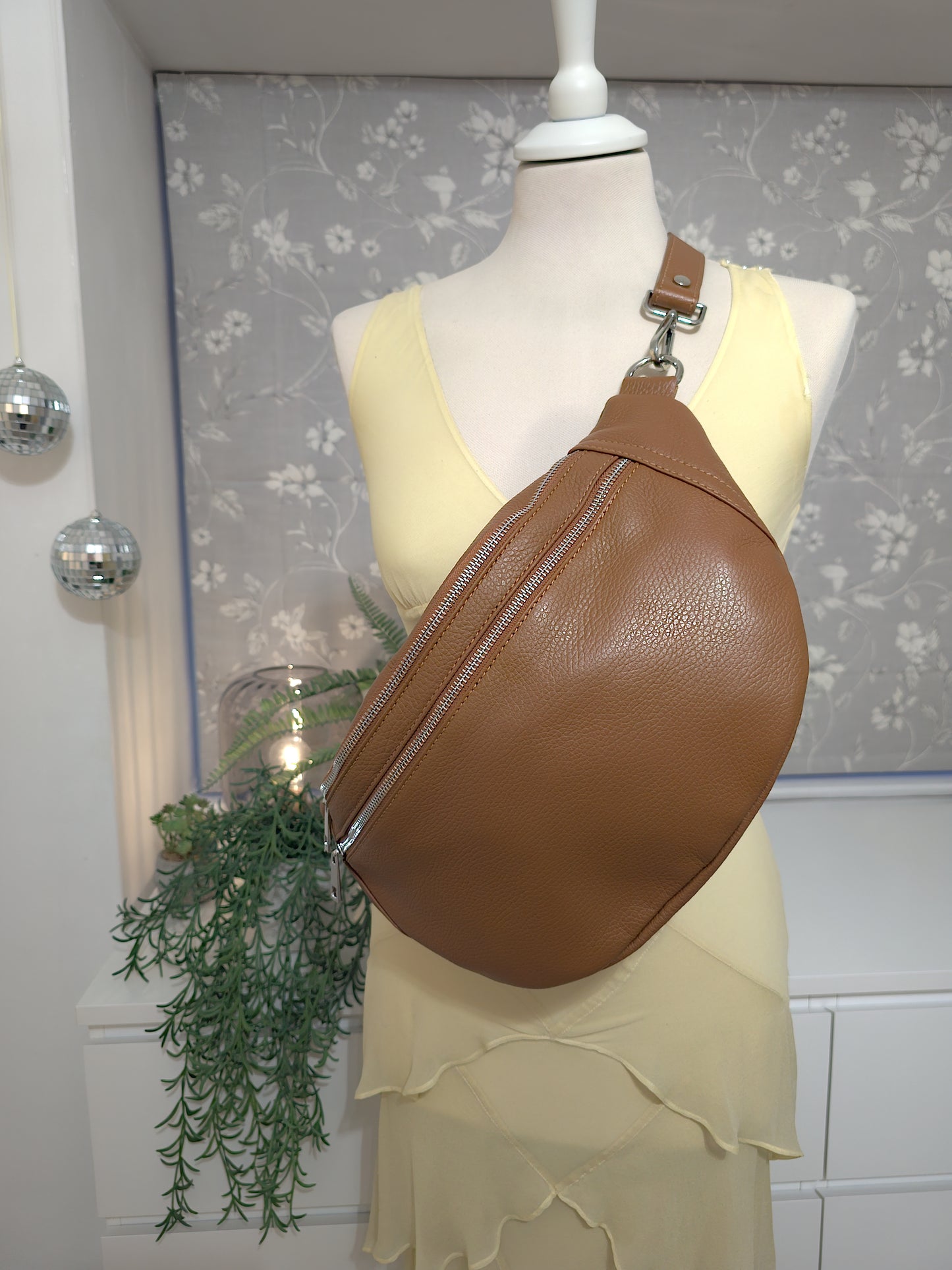 Medium crossbody bag
