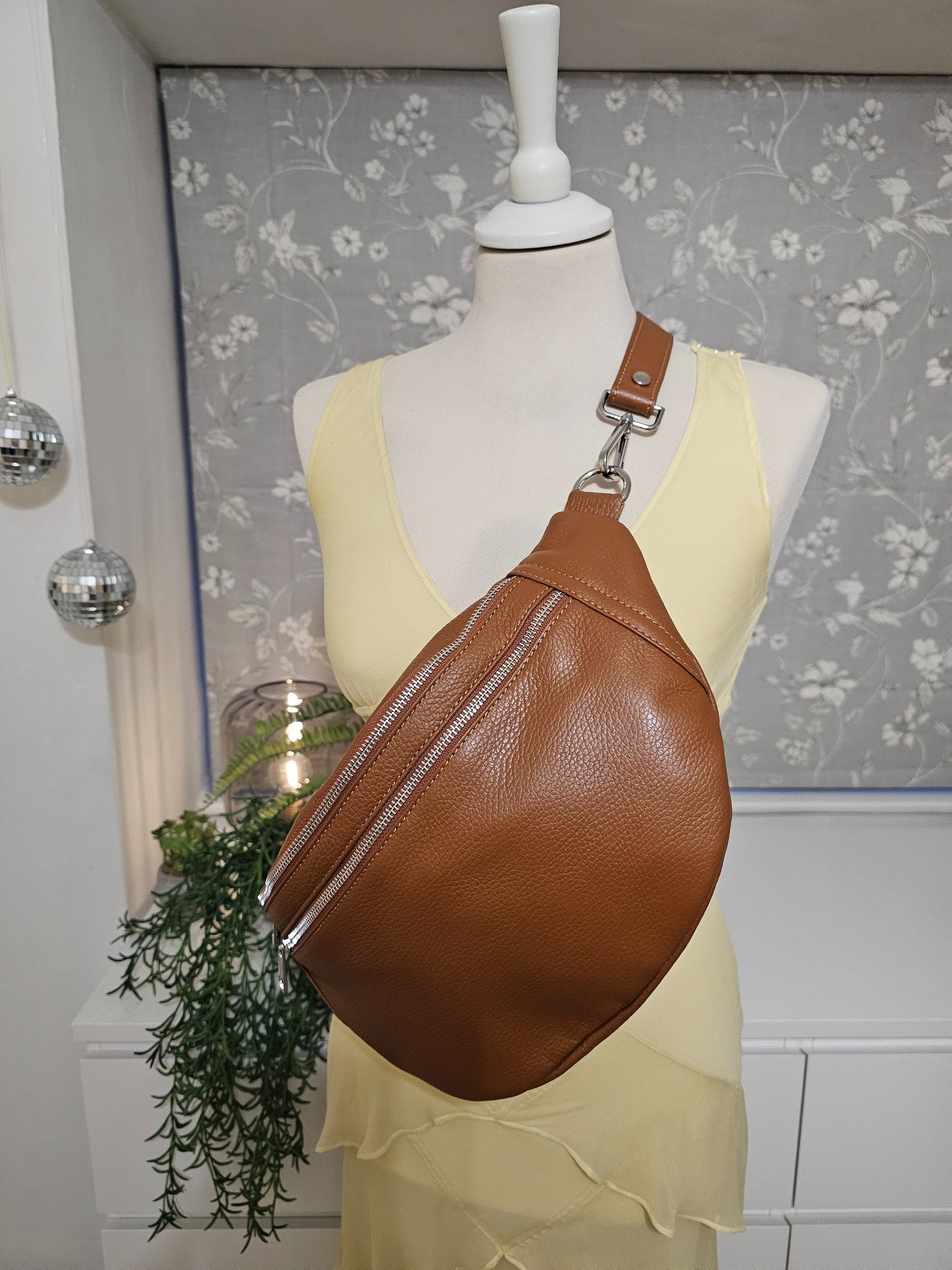 Medium crossbody bag