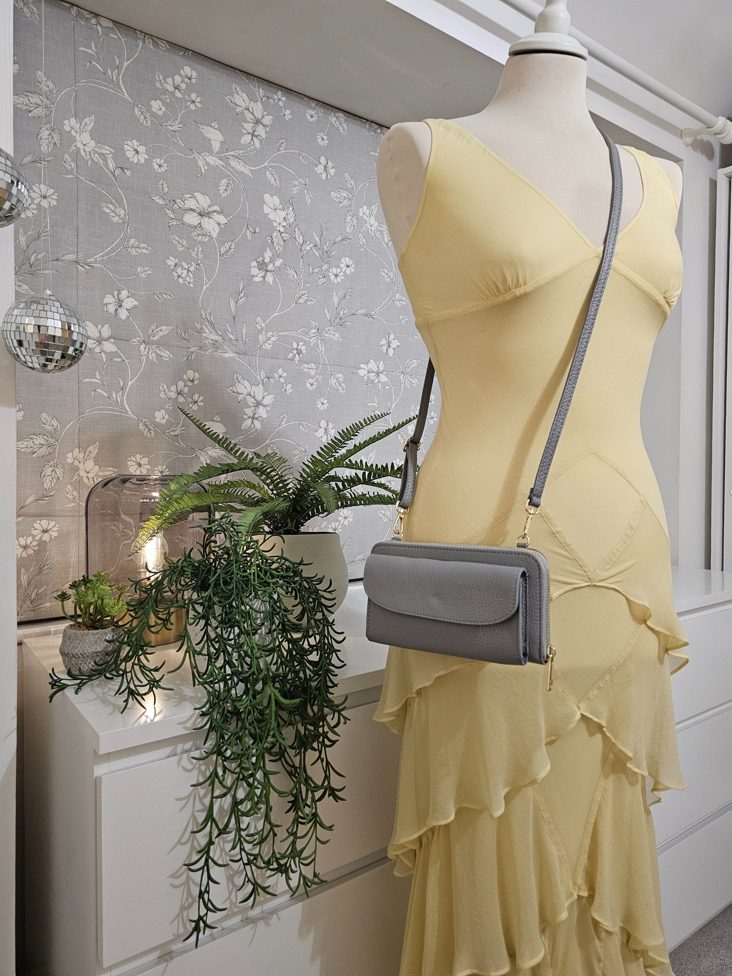 Small Crossbody phone bag/wallet.