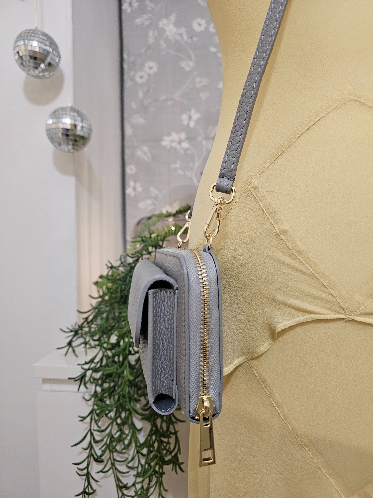 Small Crossbody phone bag/wallet.
